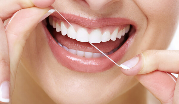 Как правильно пользоваться зубной нитью: рекомендации и методика
